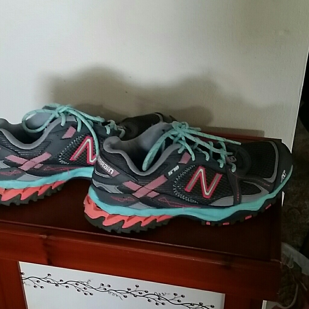 NEW BALANCE TENNIS SHOES 6 CAN NOT SEE SCUFF WHEN